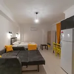 F48 Homes Apartament *