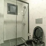 F48 Homes Apartament *